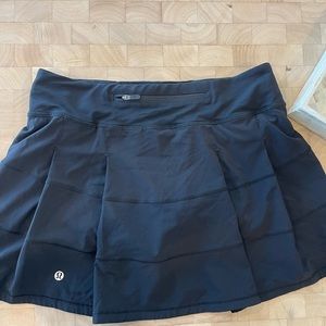 Lulu lemon black pleated skirt